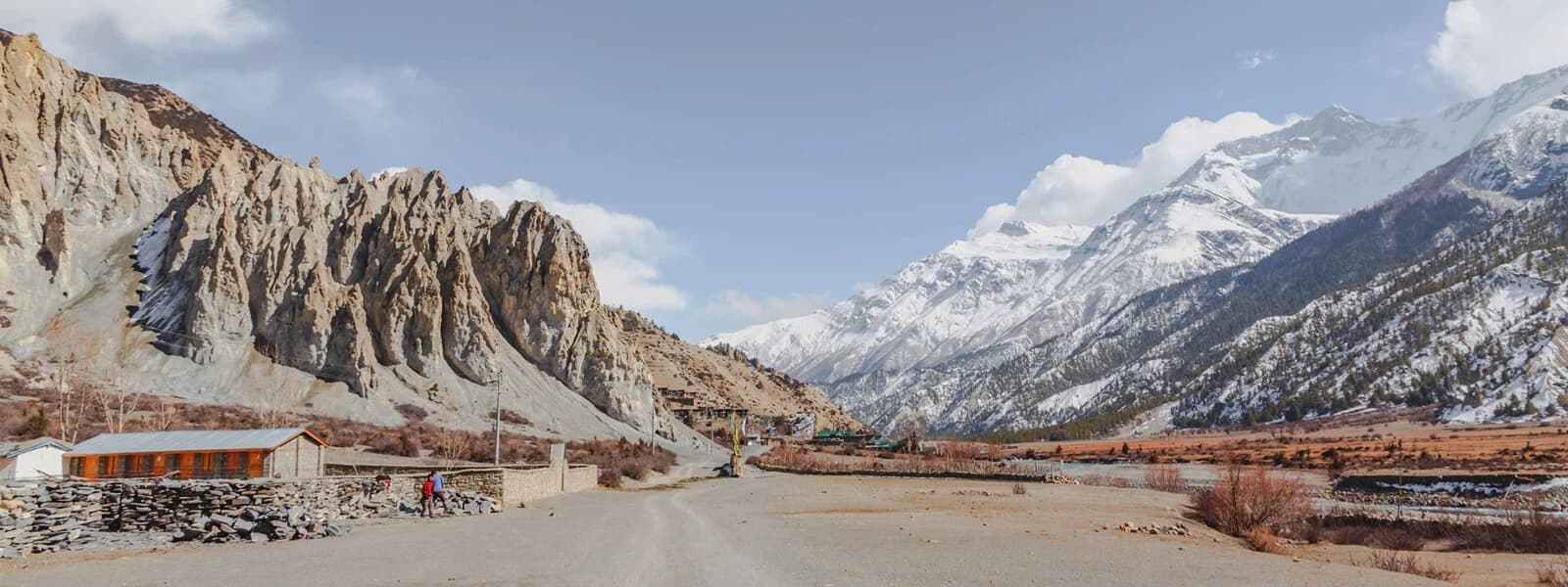 Beautiful trip over the Annapurna Circuit among the Himalayan peaks