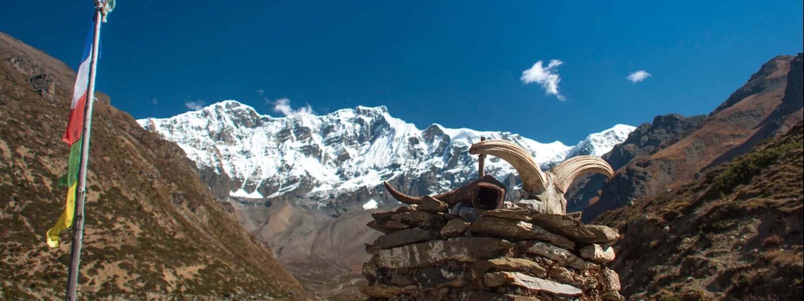 breathtakingly beautiful picture of the peaks and colorful rock formations on the Upper Mustang Trek